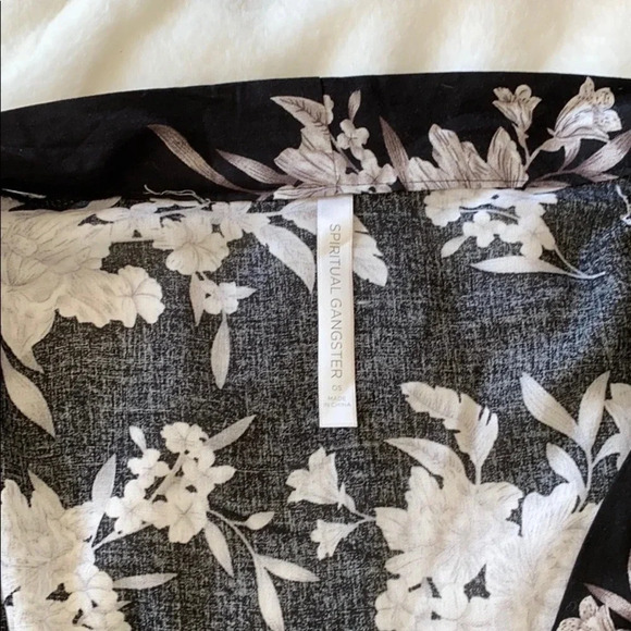 Spiritual Gangster Black/white Floral Kimono/robe - Picture 11 of 12